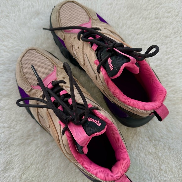 Hey
Shoe 2 times, took a small size, I thought I'll tear, but it did not work - Picture 2 of 6